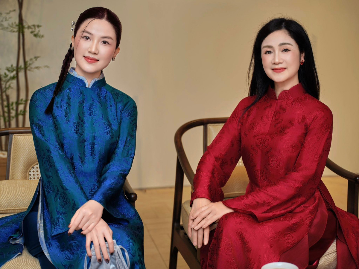 NSND Thu Hà được khen quá trẻ đẹp khi chụp ảnh cùng diễn viên Lương Thanh, kém cô 20 tuổi. Ảnh: FB Lương Thanh