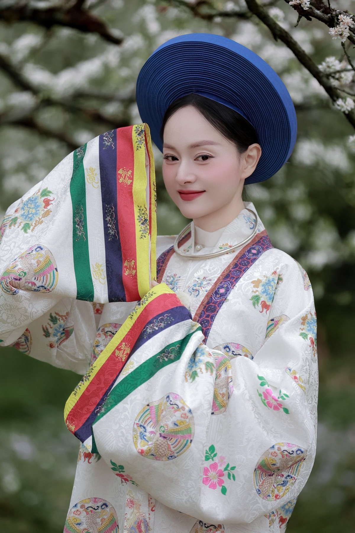 Tin tức sao Việt 19/1: Diễn viên Lan Phương đẹp dịu dàng khi chọn áo dài cổ phục. Ảnh: FB Lan Phương