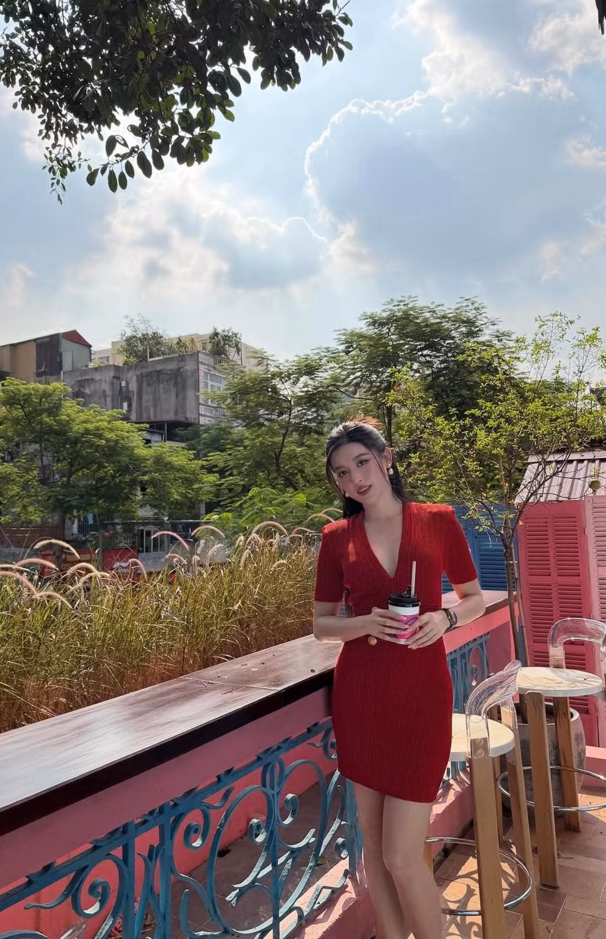 Sau khi rời công việc biên tập viên thể thao, Huyền My đang tận hưởng một giai đoạn sống chậm và nhiều lựa chọn.