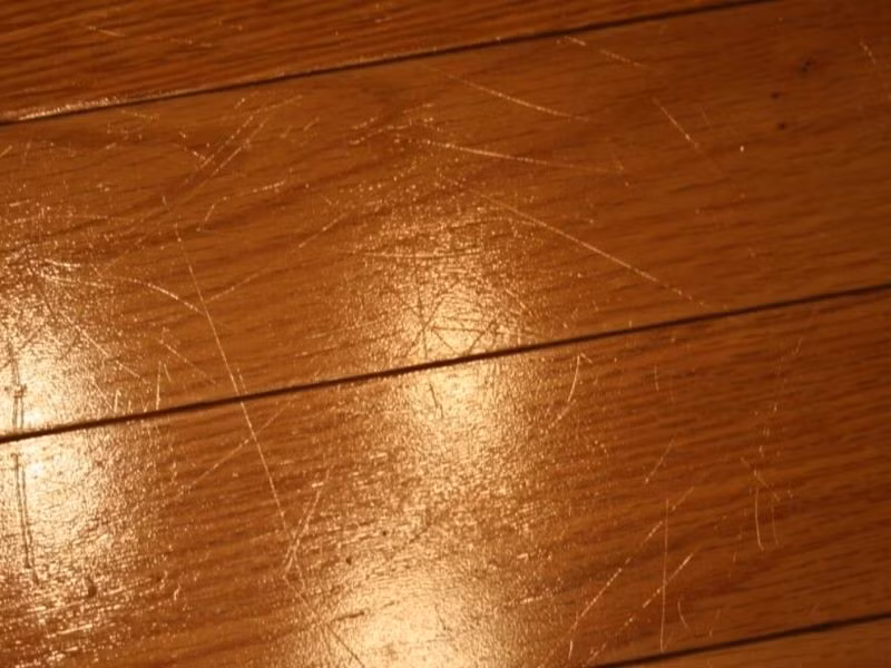 Nắm vững những cách xử lý vết xước sàn gỗ hiệu quả tại nhà không chỉ giúp khôi phục tính thẩm mỹ cho sàn mà còn kéo dài tuổi thọ bề mặt, tiết kiệm đáng kể chi phí sửa chữa.