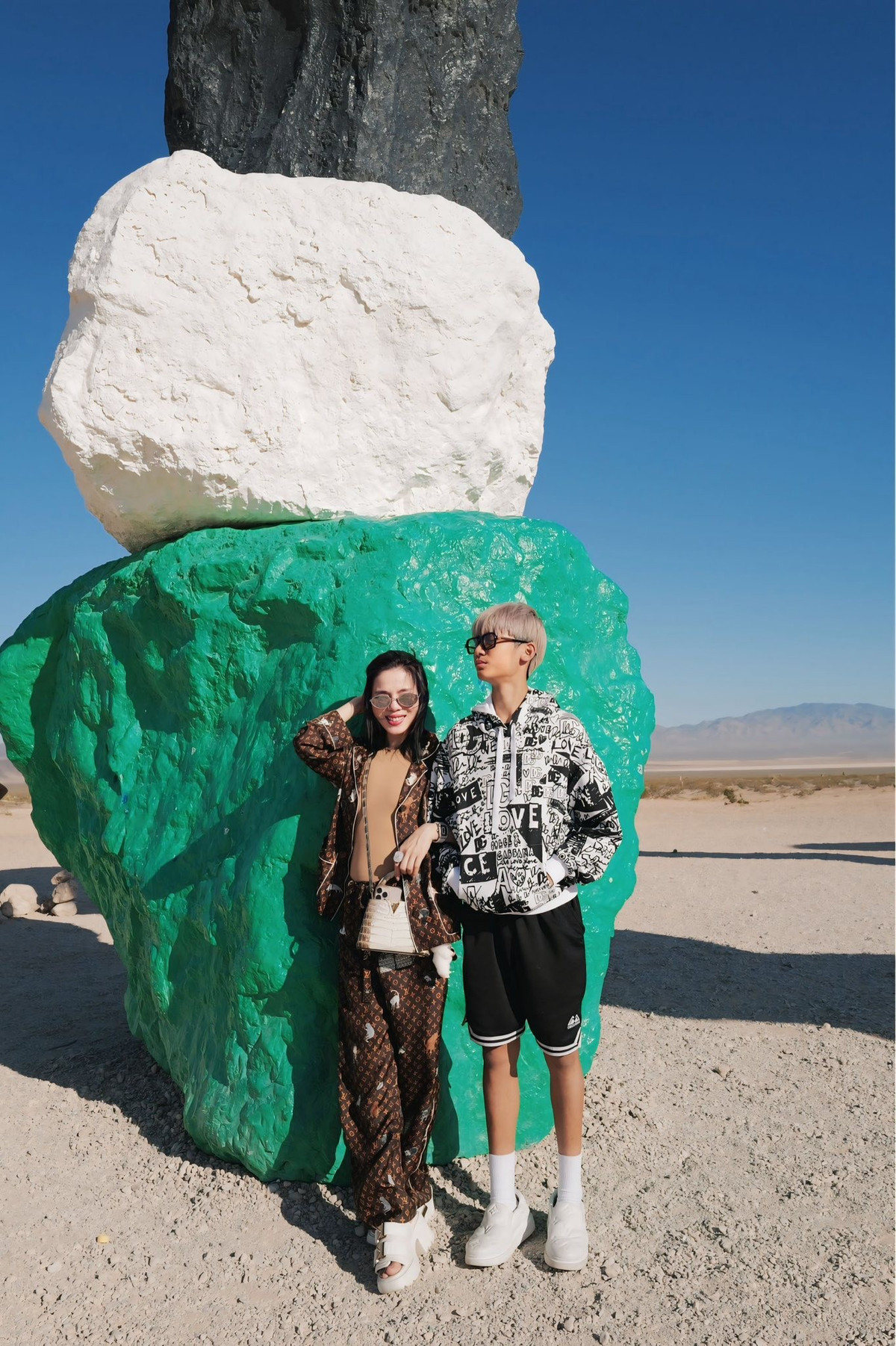 Lệ Quyên đi chơi cùng con trai tại Mỹ. Ảnh: FB Lệ Quyên