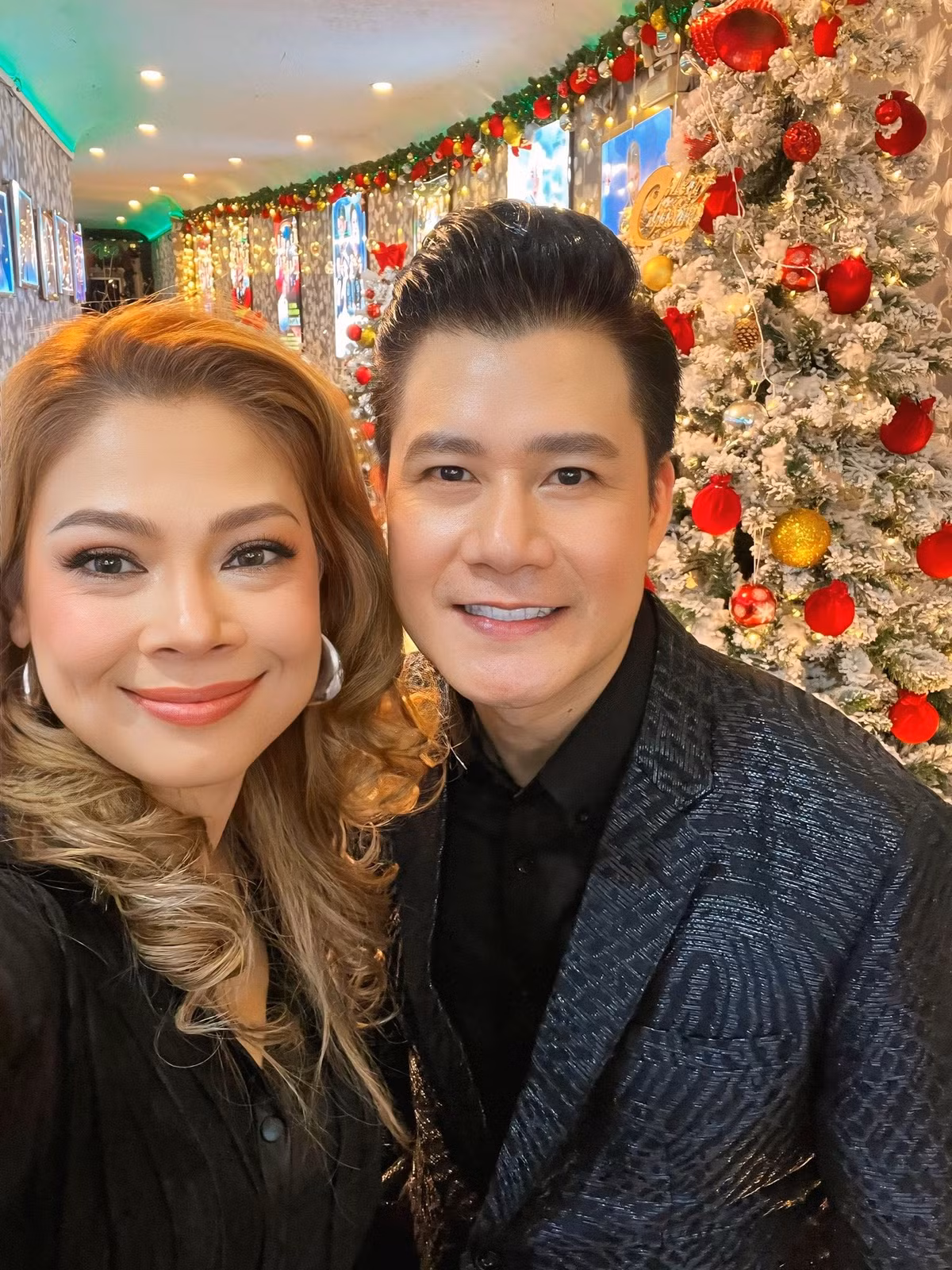 Ca sĩ Thanh Thảo - Quang Dũng lưu lại kỷ niệm khi thực hiện đêm nhạc chung ở TP HCM. Ảnh: FB Thanh Thảo