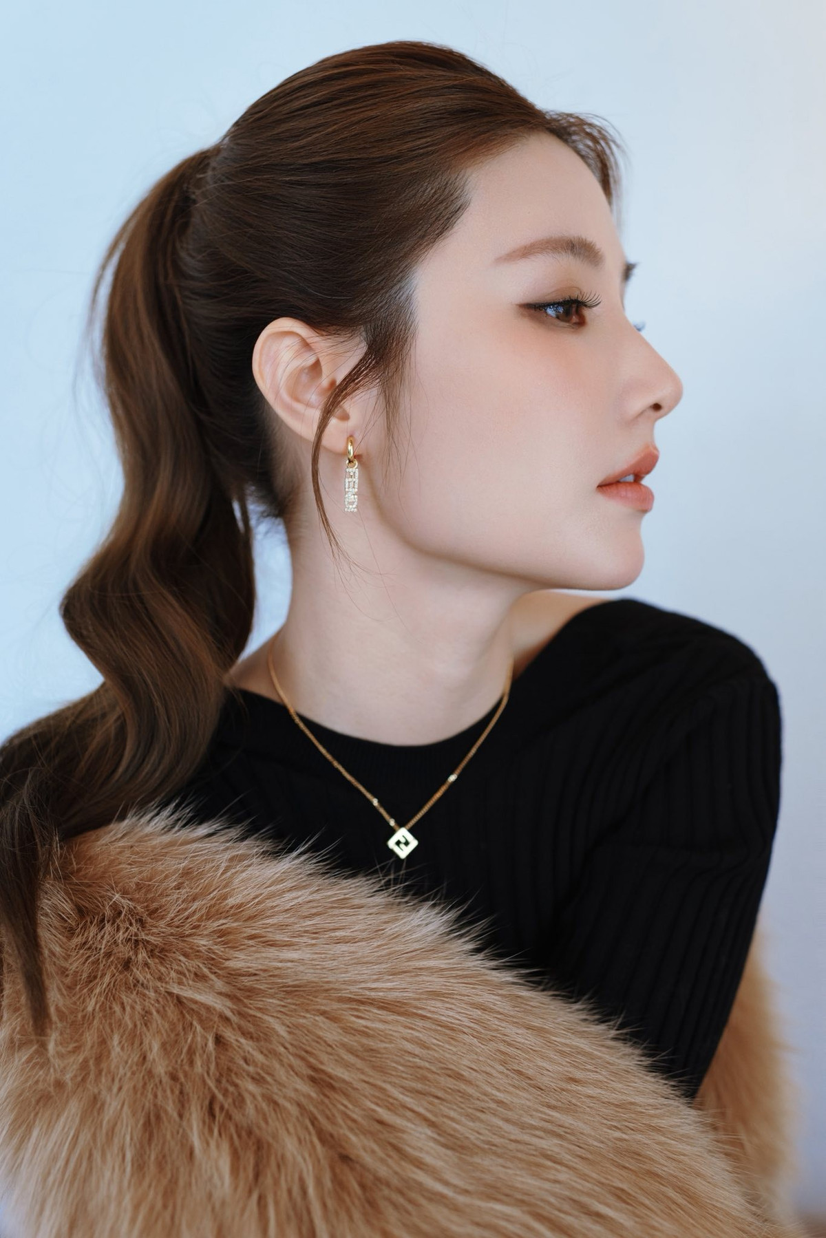 Sinh năm 1990, Diễm My 9x được nhiều khán giả nhận xét ngày càng mặn mà, đằm thắm hơn sau khi kết hôn và làm mẹ.