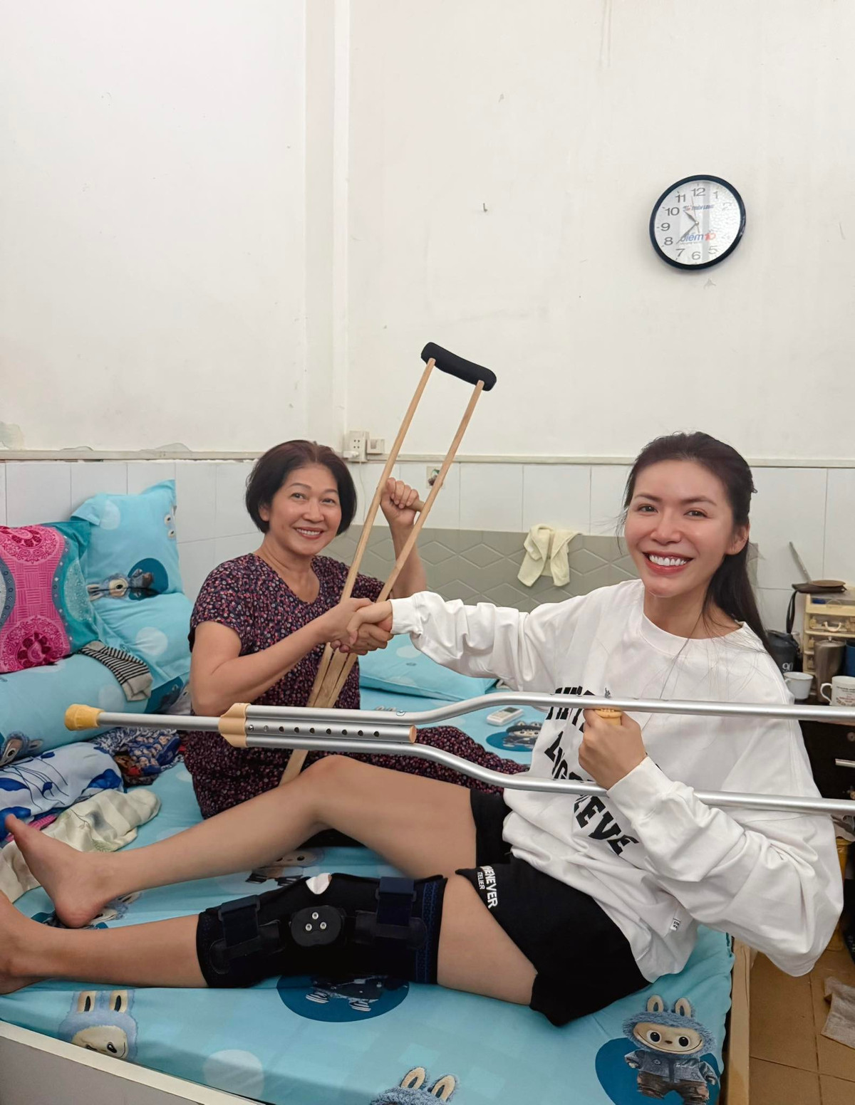 Minh Tú đăng ảnh mới sau chấn thương đứt dây chằng, dập xương. Ảnh: FB Minh Tu