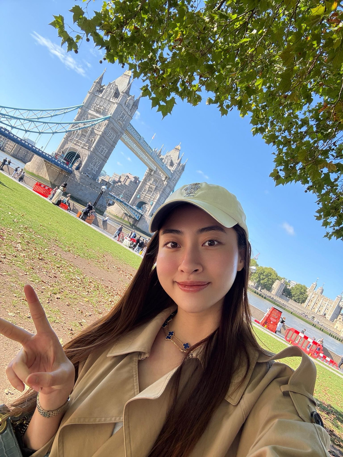 Hoa hậu Thùy Linh đang có chuyến công tác tại Anh. Ảnh: FB Lương Thùy Linh