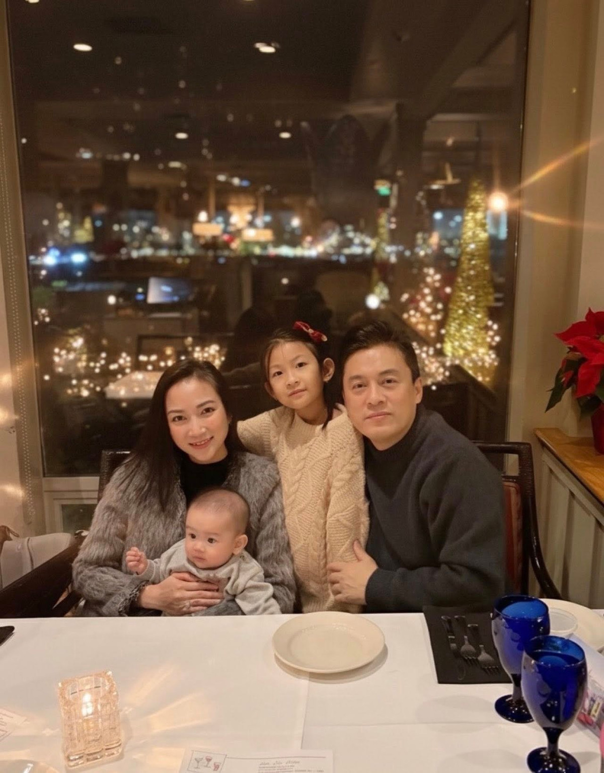 Mới đây, Lam Trường và vợ trẻ Yến Phương tổ chức một buổi tiệc nhỏ, ấm cúng để mừng ngày kỷ niệm tình yêu bên hai con.