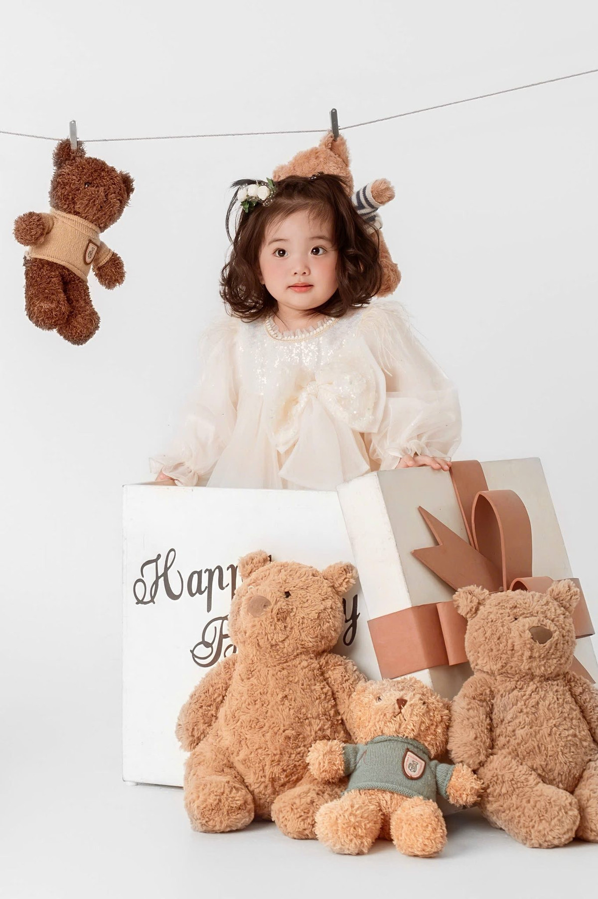 Không ít khoảnh khắc đời thường của bé được chia sẻ trên fanpage gia đình đã thu hút hàng chục nghìn lượt “thích” và bình luận yêu mến từ cộng đồng mạng.