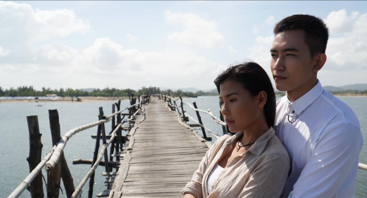 Thúy Diễm ôn kỷ niệm đóng phim 'Cát đỏ' cùng Võ Cảnh ở Phú Yên. Ảnh: FB Nguyễn Ngọc Thuý Diễm