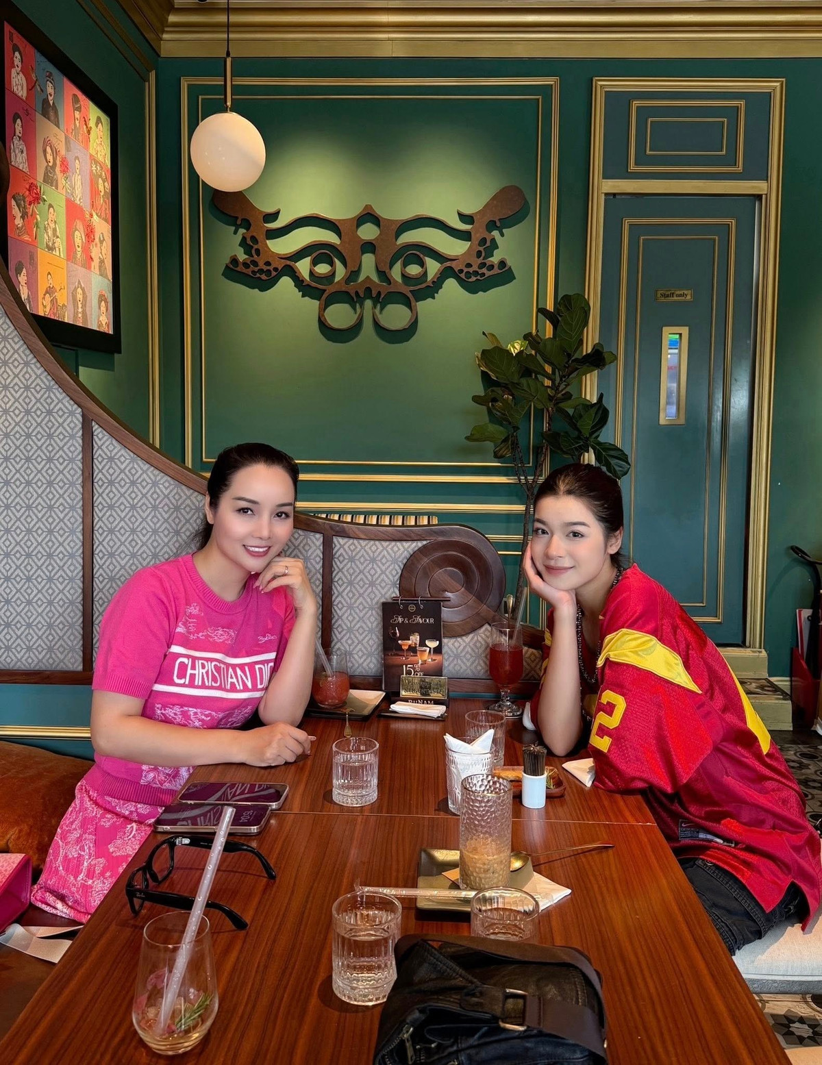 Mai Thu Huyền gặp gỡ con gái lớn của diễn viên Võ Hoài Nam tại Hà Nội. Ảnh: FB Mai Thu Huyen