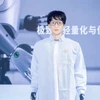 Robot đẹp trai đầu tiên trên thế giới đi học tiến sĩ nghệ thuật