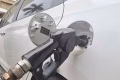 Giá xăng hôm nay 25/5: Tăng bật dữ dội?