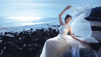 Nhan sắc Vân Trang U40, mẹ 4 con vẫn như “tiên nữ giáng trần”