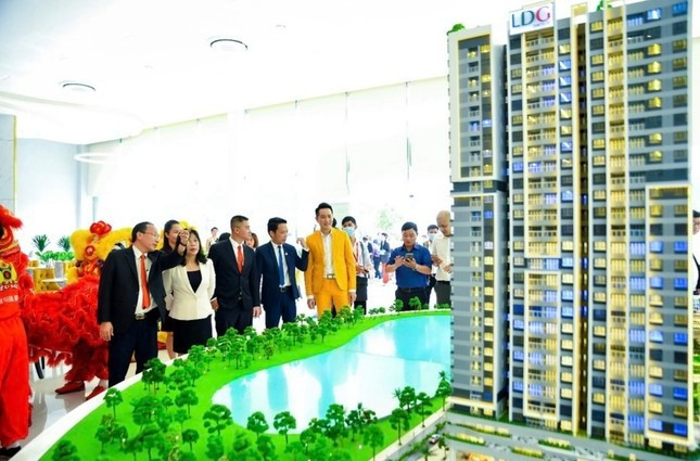 Công ty CP Đầu tư Xây dựng Đại Thịnh Phát phải gia hạn 2 lô trái phiếu để đầu tư phát triển dự án LDG Sky. Công ty CP Đầu tư Xây dựng Đại Thịnh Phát phải gia hạn 2 lô trái phiếu để đầu tư phát triển dự án LDG Sky.