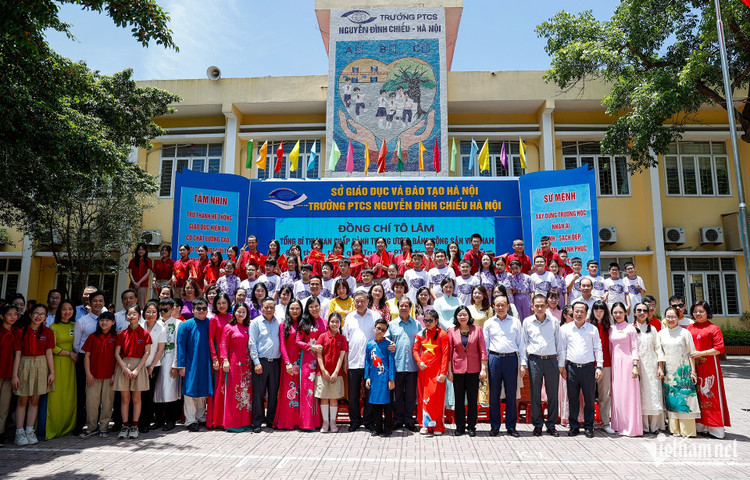 Tổng Bí thư nêu rõ, sắp tới trong nghị quyết của Bộ Chính trị về đột phá phát triển giáo dục và đào tạo sẽ có nội dung về giáo dục cho trẻ em khuyết tật. to-lam-10.jpg