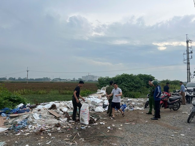 Lực lượng chức năng đã đến kiểm tra hiện trường Lực lượng chức năng đã đến kiểm tra hiện trường