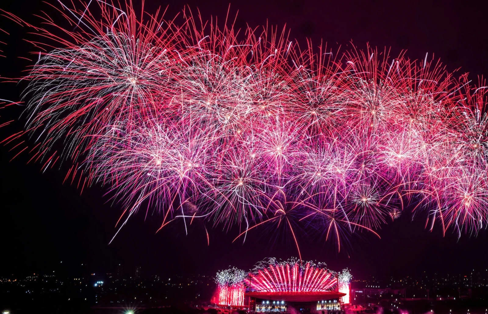 Mãn nhãn màn trình diễn pháo hoa mừng Đại hội XIV của Đảng