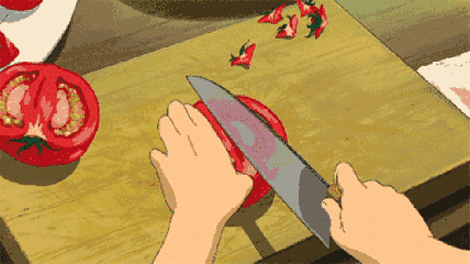 Cắt cà chua. Bạn hãy bổ đôi quả cà chua rồi dùng thìa lấy hết phần ở giữa quả cà chua ra một cái bát. Phần thịt cà chua bên ngoài, bạn hãy cắt theo kiểu bổ múi câu. Khi chế biến, bạn chỉ cần cho phần thịt và phần hột cà chua mà mình bỏ ra bát vào xào cùng nhau.