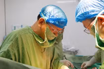 Bụng to nhanh người phụ nữ 47 tuổi phát hiện u kích thước lớn bất thường