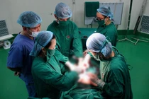 Đột ngột đau bụng, sản phụ 31 tuổi không ngờ rau bong non thể nặng