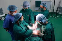 Đột ngột đau bụng, sản phụ 31 tuổi không ngờ rau bong non thể nặng