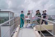 Khẩn cấp đưa ngư dân hôn mê từ đảo Song tử Tây về đất liền