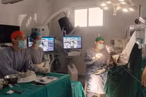 Chấm dứt một thập kỷ run rẩy vì parkinson nhờ phẫu thuật kích thích não sâu