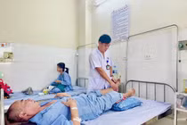 Cấp cứu trong đêm vì chân lạnh đau do tắc mạch chi 