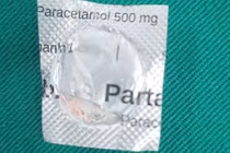 Người đàn ông tổn thương thực quản vì uống nhầm vỏ thuốc cứng