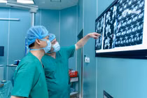 Cứu sống cô gái trẻ gãy xương chậu phức tạp do tai nạn nghiêm trọng