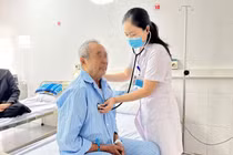 Đặt máy tạo nhịp cứu sống Việt kiều Canada bị rối loạn nhịp chậm nguy hiểm