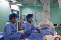 Đau đầu, tăng huyết áp, cụ bà 90 tuổi bị túi phình mạch não lớn