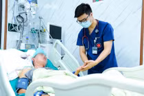 Tắm ngay sau khi đi nắng, thói quen nguy hiểm dễ gây đột quỵ