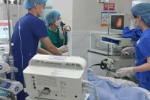 Hít sặc nước bẩn, chàng trai 21 tuổi đuối nước nguy kịch vì điều trị tại nhà