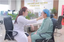 Người sống với khuôn mặt lệch hơn 40 năm được tạo hình trả lại nụ cười