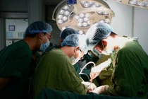 Cứu sản phụ và thai nhi nhau cài răng lược xâm lấn sâu bàng quang