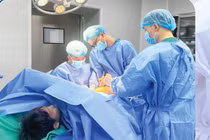 Trẻ dễ gãy xương khi chơi thể thao do bệnh lý u xương