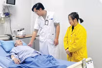 Ăn thịt, thiếu rau cụ ông 85 tuổi táo bón tắc ruột nguy kịch