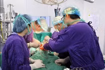 Ung thư đại tràng di căn gan, phát hiện từ dấu hiệu phân đen