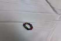 Tò mò, chàng trai 32 tuổi đưa cả chuỗi kim loại nhiều màu sắc vào bàng quang