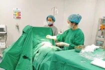 Phẫu thuật cứu hai mẹ con sản phụ bị phình mạch máu não đe dọa tính mạng