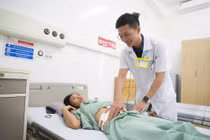 Cứu sống bệnh nhân sốc mất máu nguy kịch do vỡ thận độ V