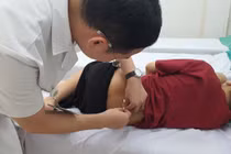 Châm cứu trị bí tiểu sau sinh