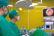 Lấy sỏi niệu quản phức tạp bảo tồn chức năng thận