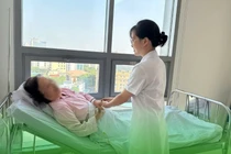 Cứu sống bệnh nhân 74 tuổi mắc viêm phúc mạc do thủng tử cung hiếm gặp