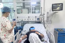 Trẻ 83 kg suy hô hấp nặng, tổn thương gan do sốt xuất huyết