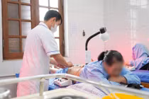 Bỏng nhiệt vì cứu thuốc tại nhà, lời cảnh tỉnh cho bệnh nhân đau xương khớp