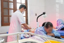 Bỏng nhiệt vì cứu thuốc tại nhà, lời cảnh tỉnh cho bệnh nhân đau xương khớp