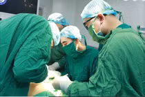 Báo động đỏ toàn viện cứu hai mẹ con sản phụ rau bong non tối cấp