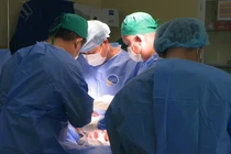 Gãy liên mấu chỏm xương đùi, cơn ác mộng với người cao tuổi