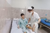 Gây mê cố định xương cho chàng shipper bị viêm cột sống dính khớp nặng